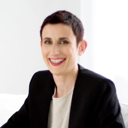  Andrea Halmy